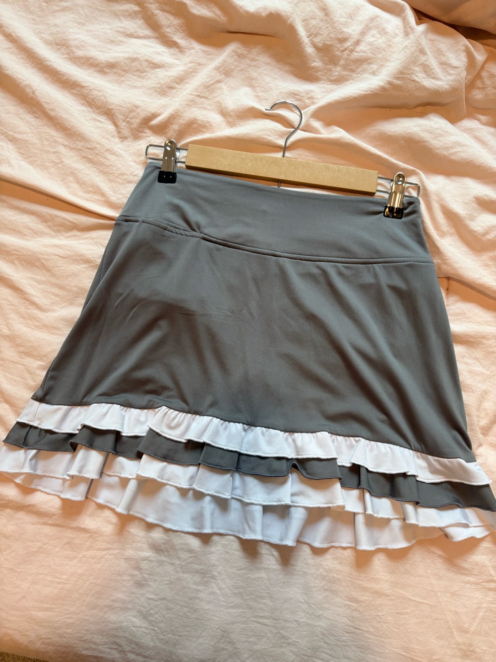 Golftini Unbranded Gray A-Line Skirt with White Ruffle Trim